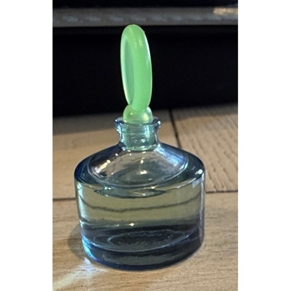 Liz Claiborne Curve for Women Parfum Splash Miniature Bottle .18 fl oz Vintage - Picture 3 of 3
